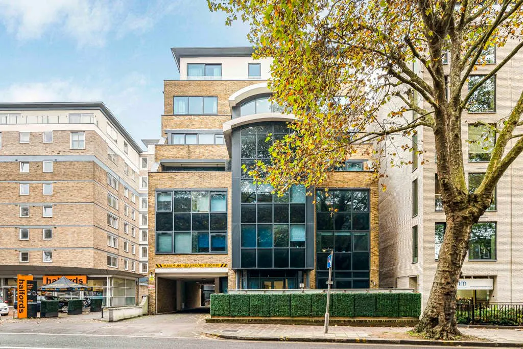 1 bed flat for sale, Chiswick High Road, London, W4