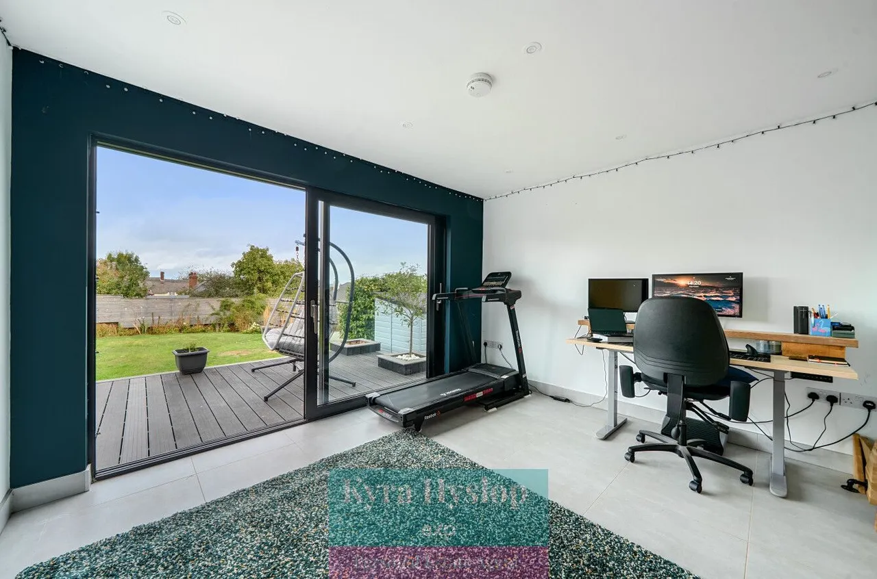 Endsleigh Crescent, Blackhorse, EX5, photo 16