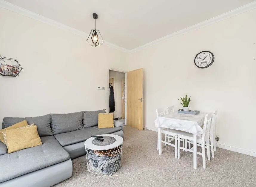 White Lodge Close, Isleworth, TW7, photo 3