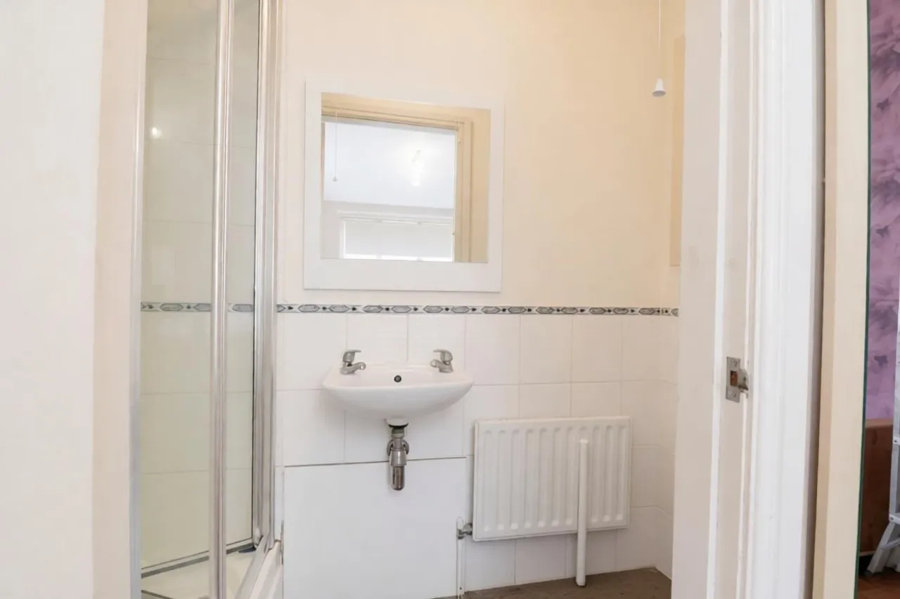 Vaudrey Crescent, Congleton, photo 16