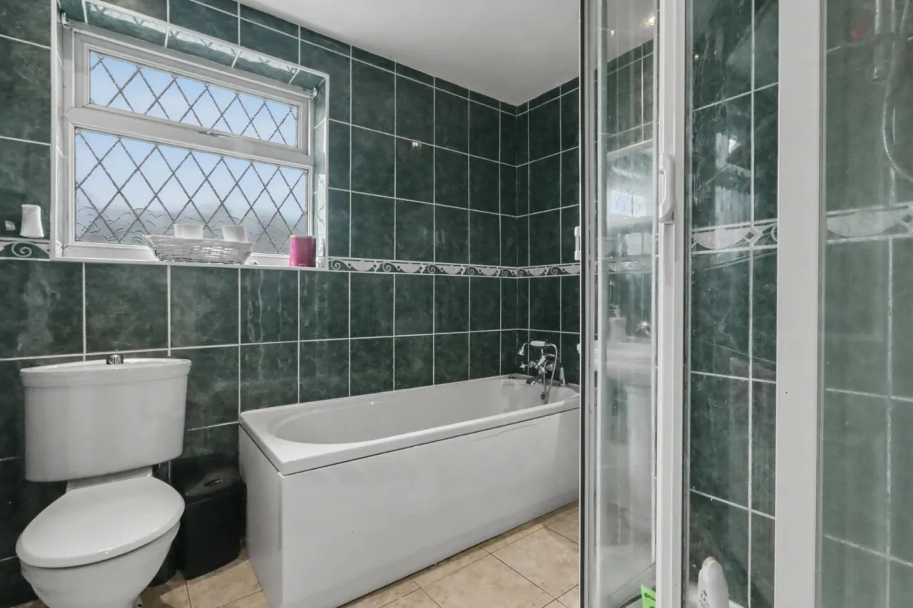 Vaudrey Crescent, Congleton, photo 22