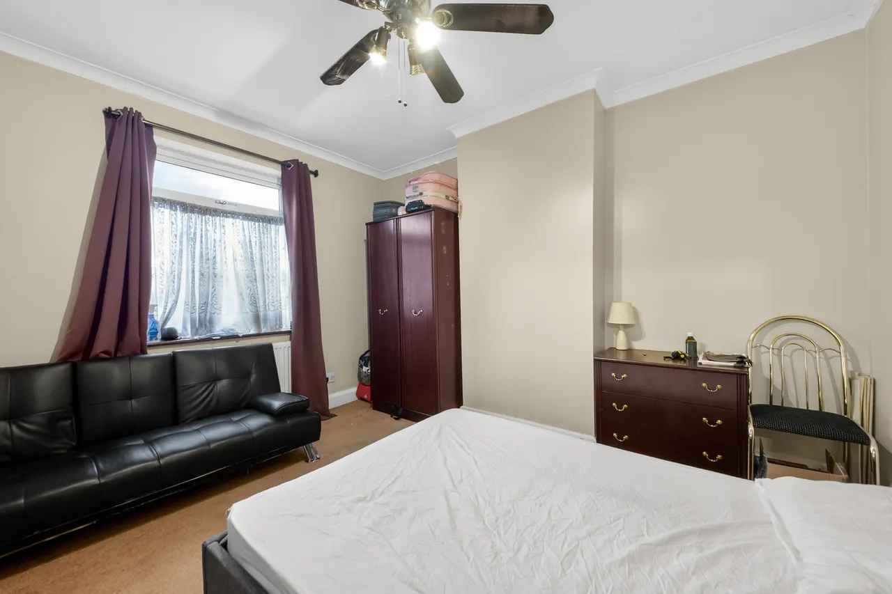 Heath Park Road, Romford, photo 6