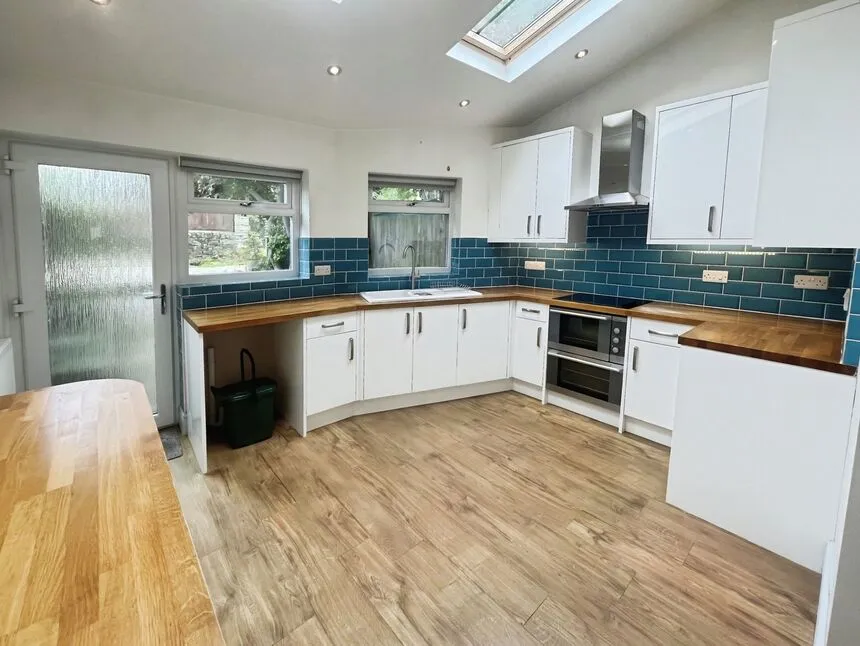 Tredcroft Street, Glossop, Derbyshire, SK13, photo 2