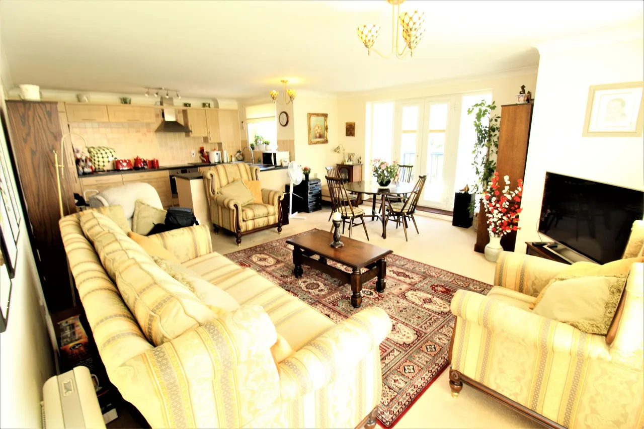 Argent Court, Grays, Essex, RM17 6QT, photo 2