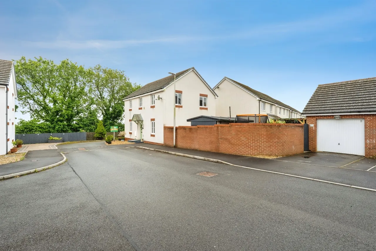 Draenen Ddu Llanelli, SA14, photo 19