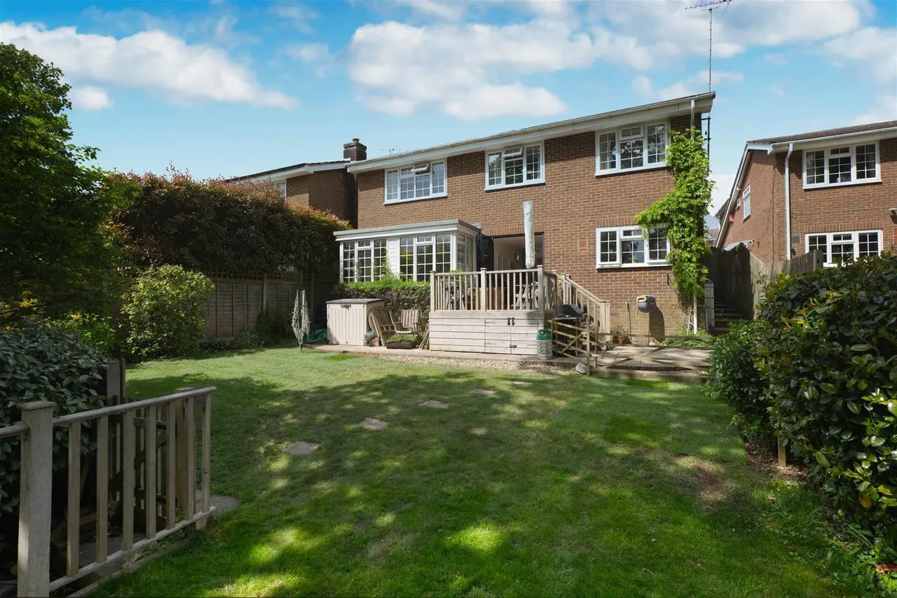 Dickins Way, Horsham, West Sussex RH13 6BQ, photo 5