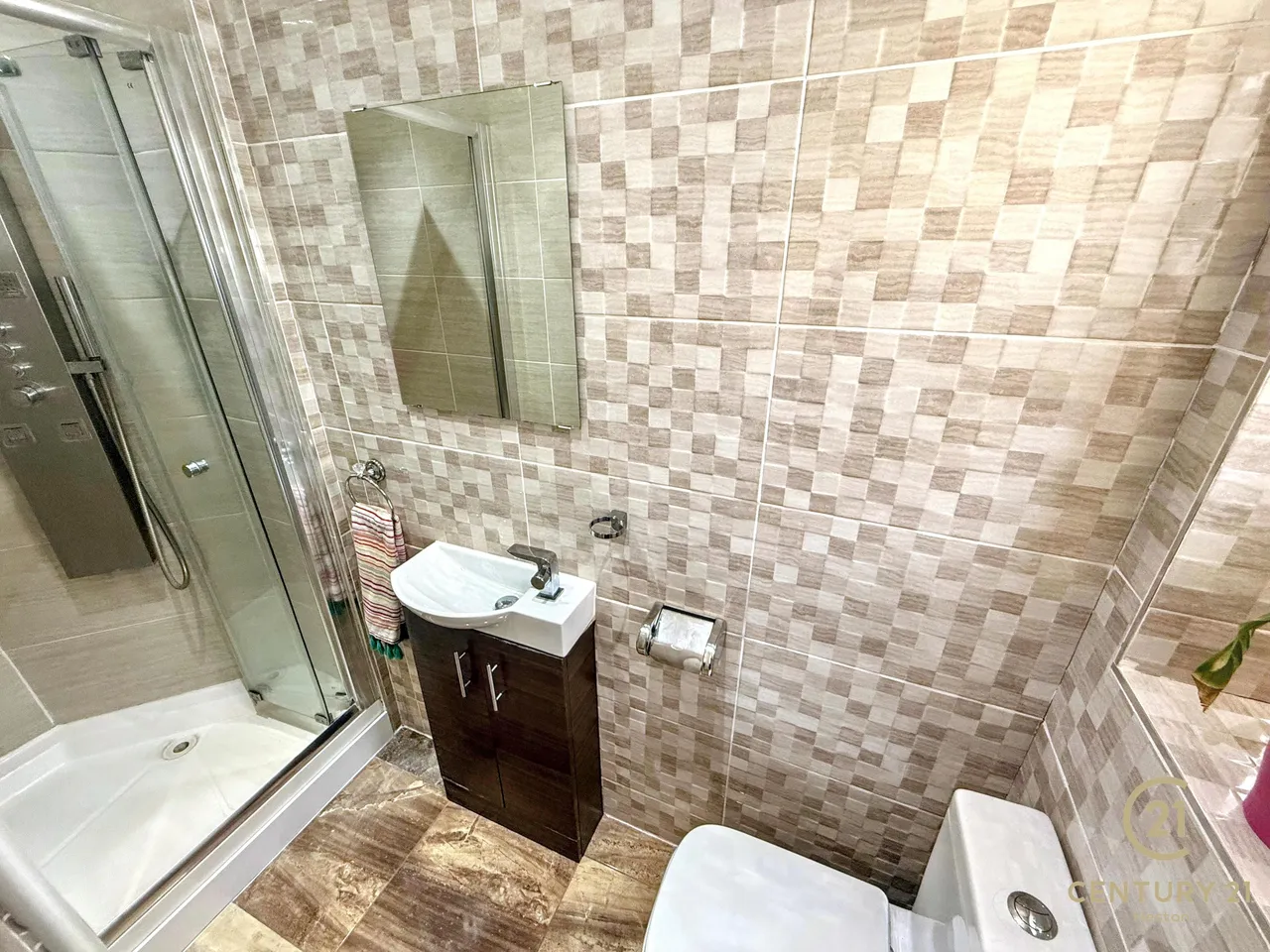 Minterne Avenue, Southall, UB2, photo 16