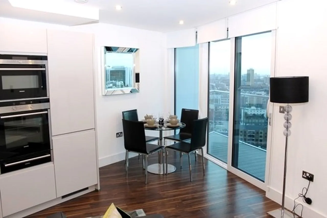 Alie Street, Aldgate, E1, photo 3