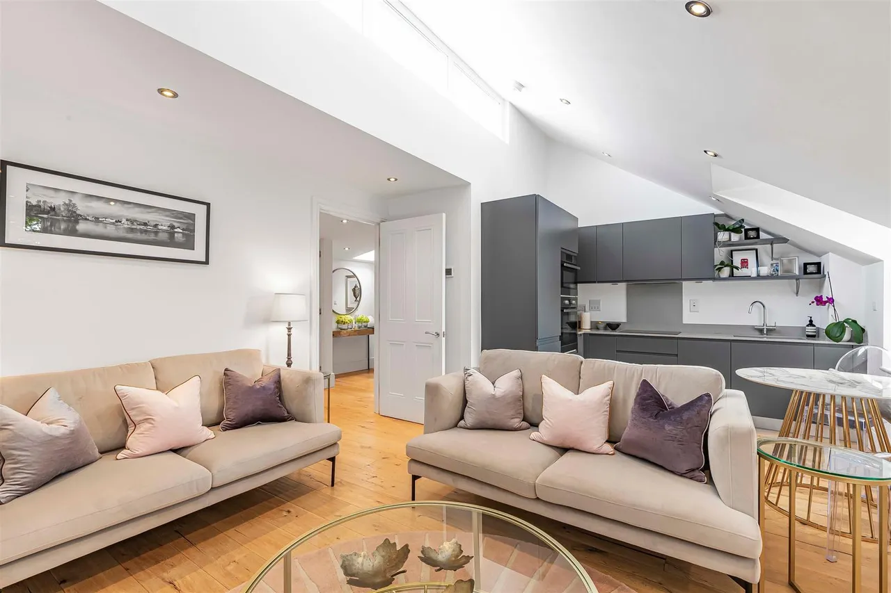 Charles Street, Barnes, SW13, photo 2