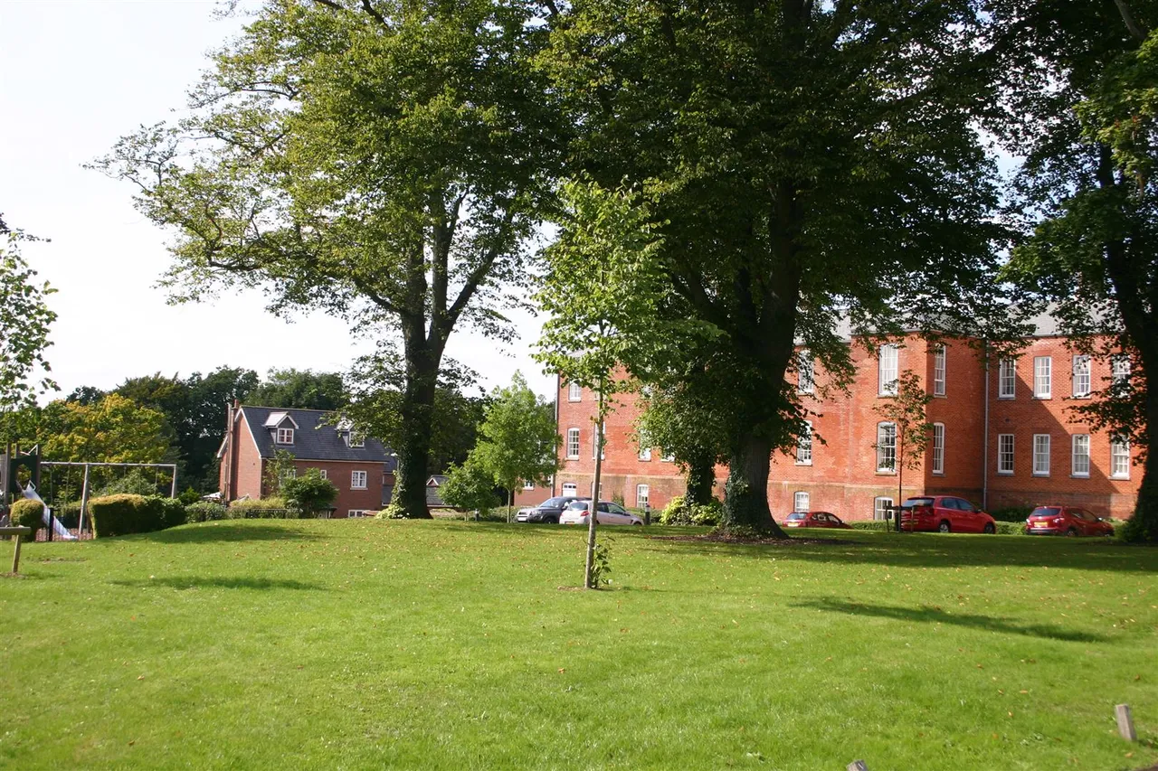 Consort Mews, Knowle, Fareham, photo 2