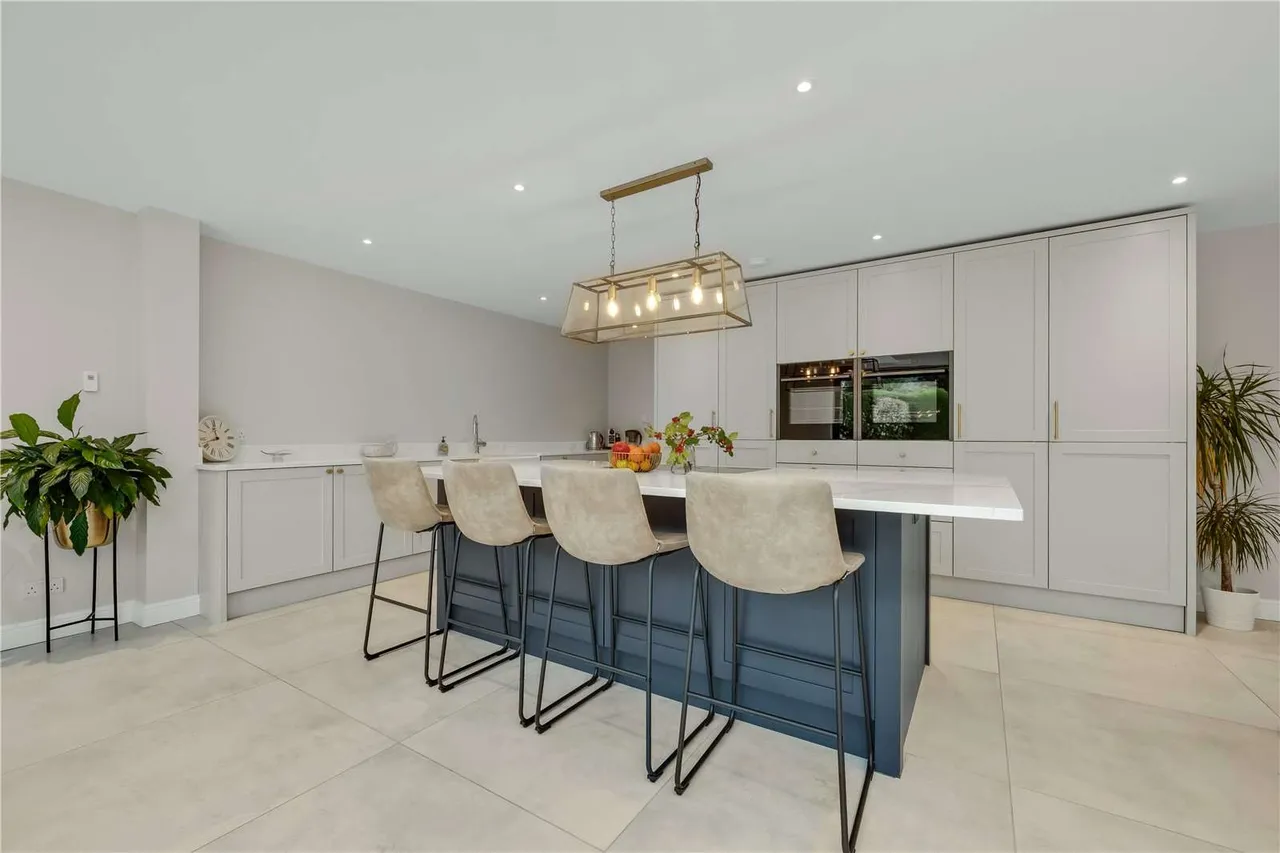 Woodham Waye, Woking, Surrey, GU21 5SJ, photo 5
