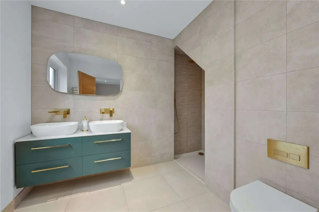 Woodham Waye, Woking, Surrey, GU21 5SJ, photo 9