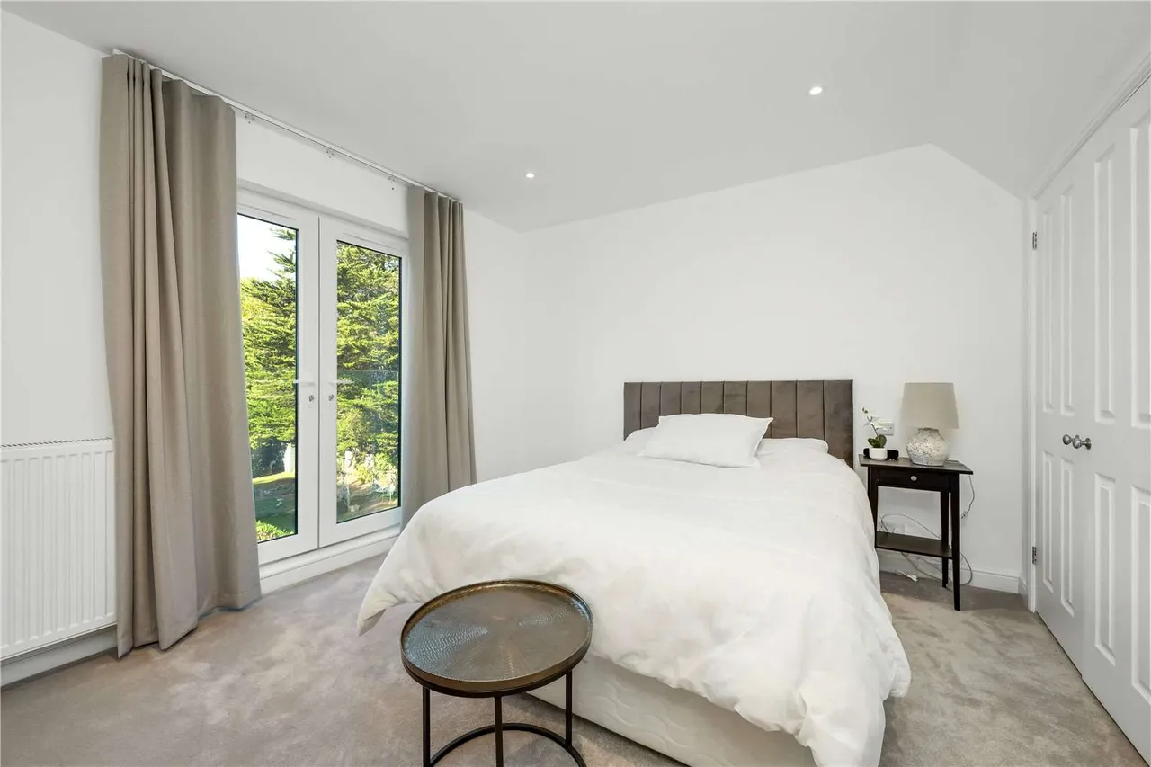 Woodham Waye, Woking, Surrey, GU21 5SJ, photo 10