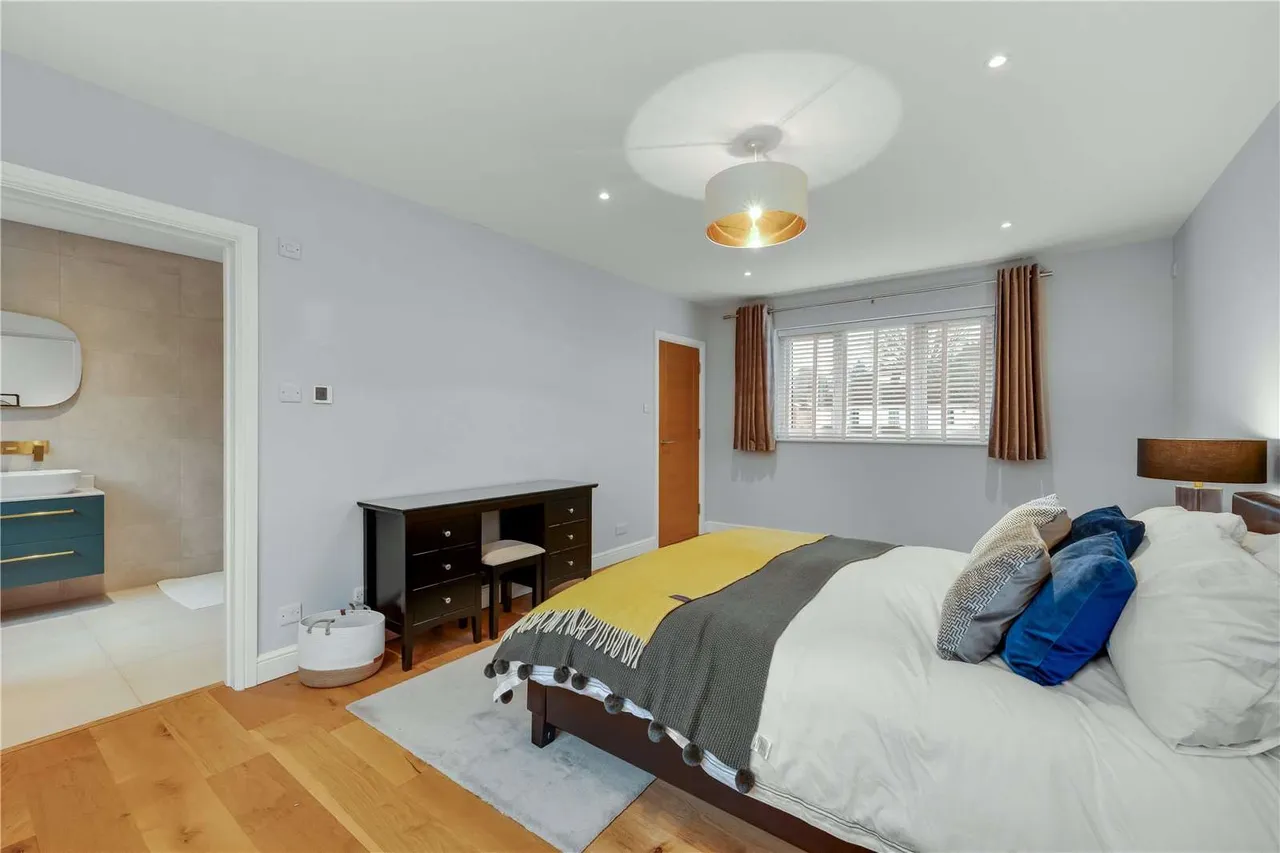 Woodham Waye, Woking, Surrey, GU21 5SJ, photo 8