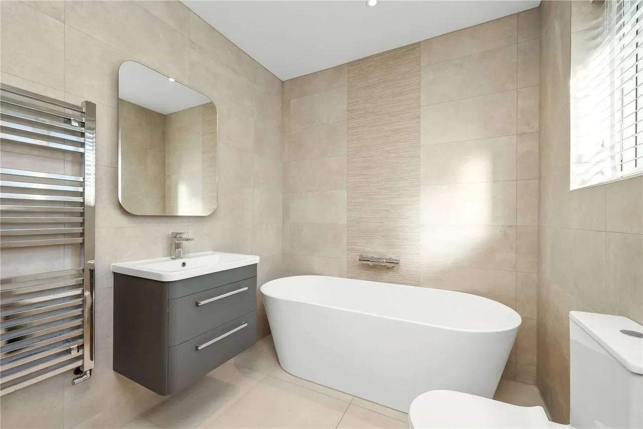 Woodham Waye, Woking, Surrey, GU21 5SJ, photo 11