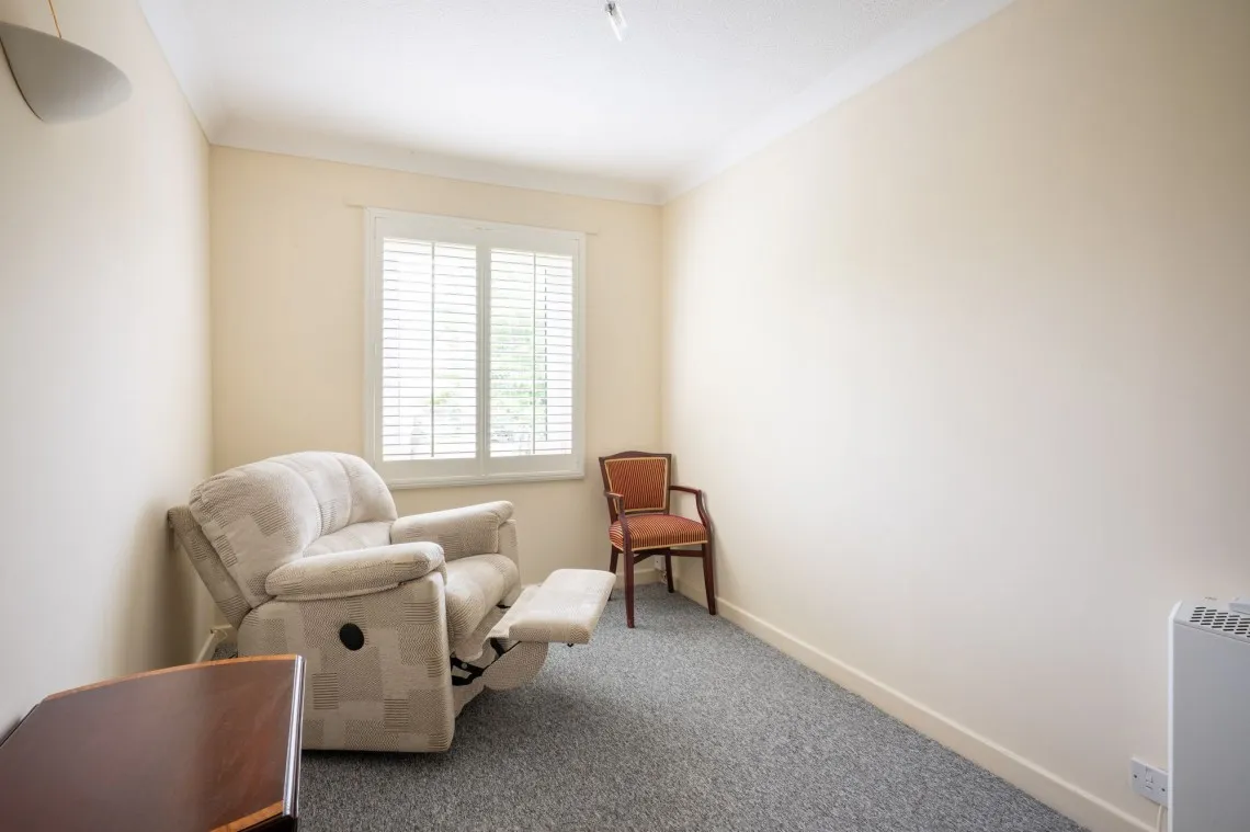 Chase Close, PR8, photo 13