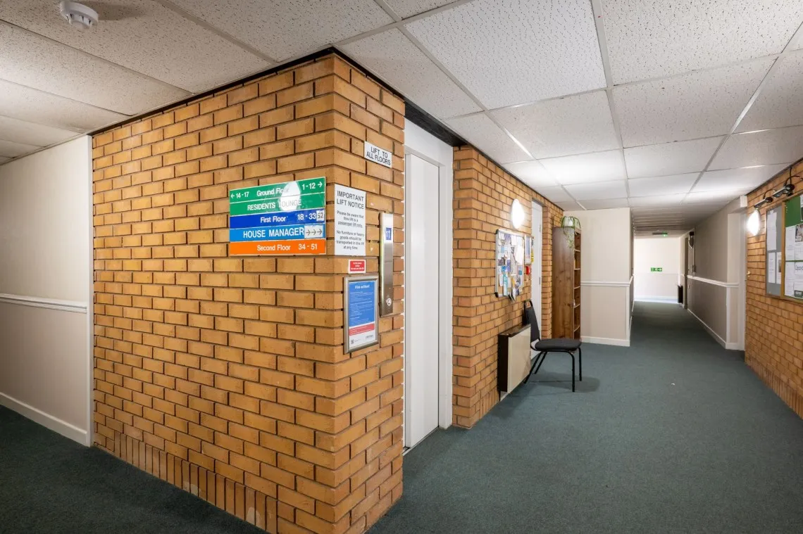 Chase Close, PR8, photo 19