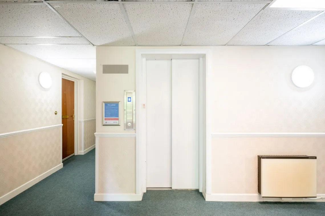 Chase Close, PR8, photo 15