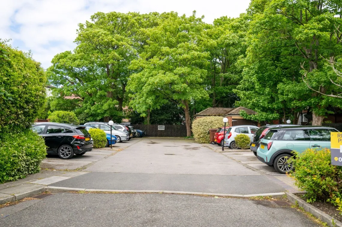 Chase Close, PR8, photo 21