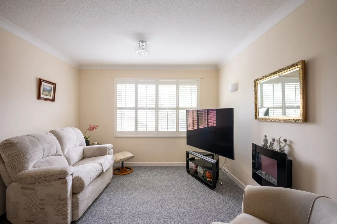 Chase Close, PR8, photo 7