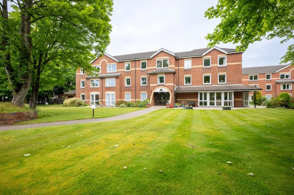 2 bed flat for sale, Chase Close, PR8