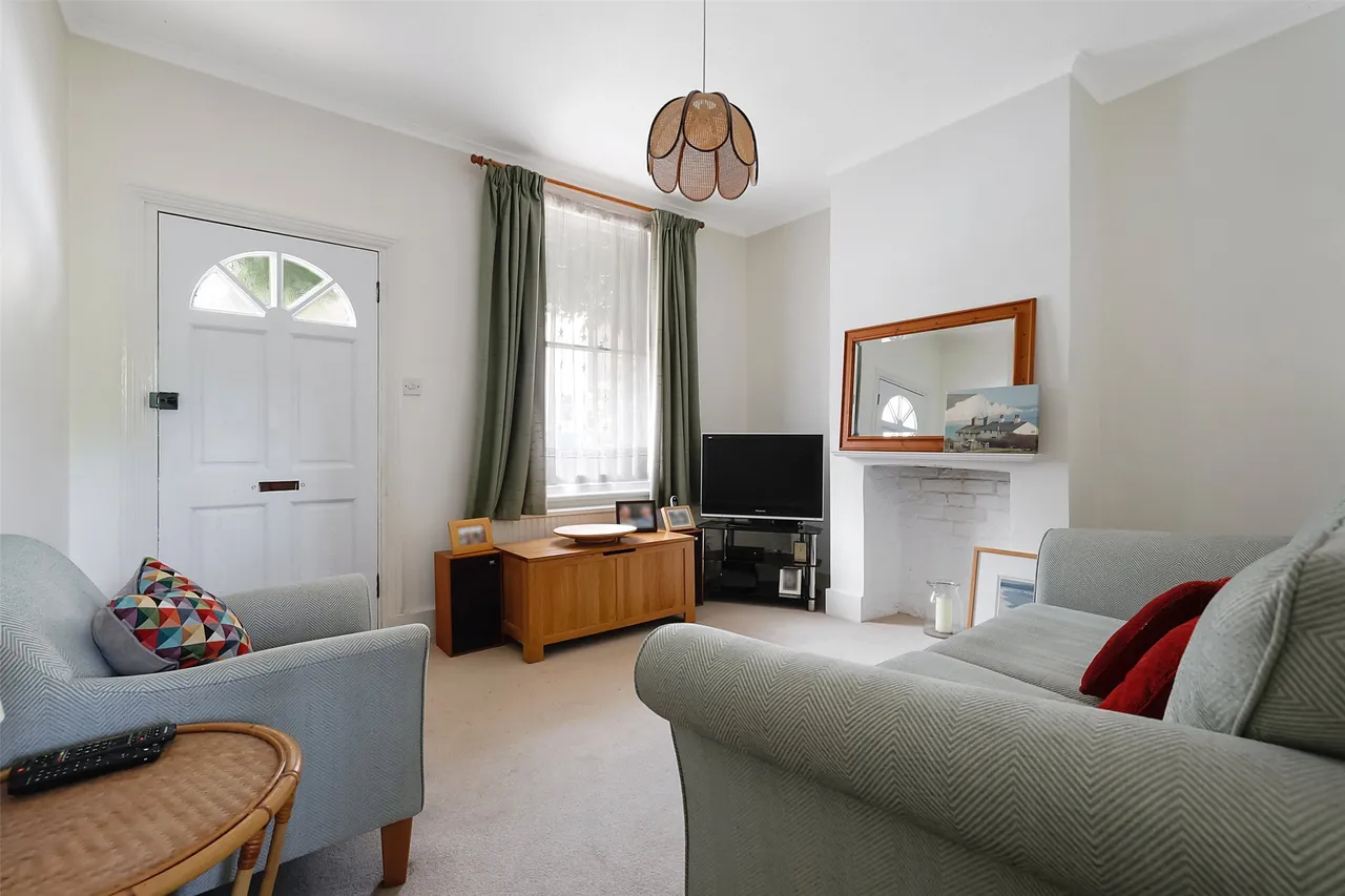Leslie Road, Pixham, RH4, photo 3