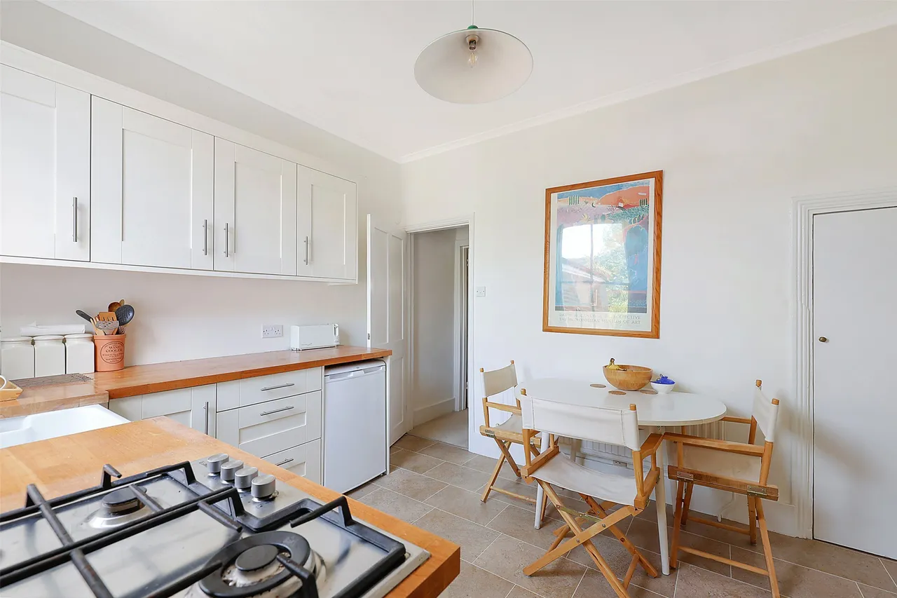 Leslie Road, Pixham, RH4, photo 9