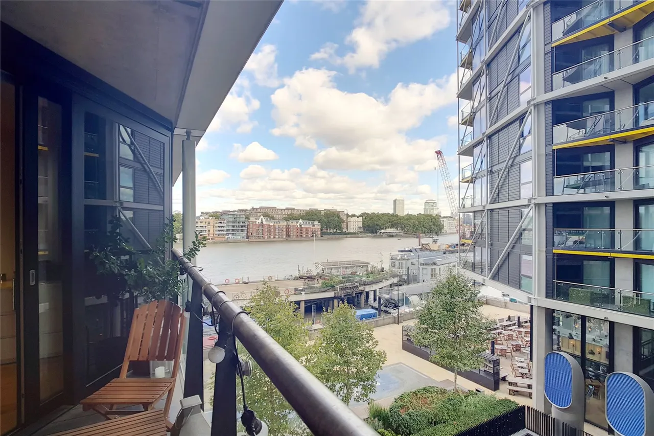 2 bed flat for sale, Riverlight Quay London, SW11