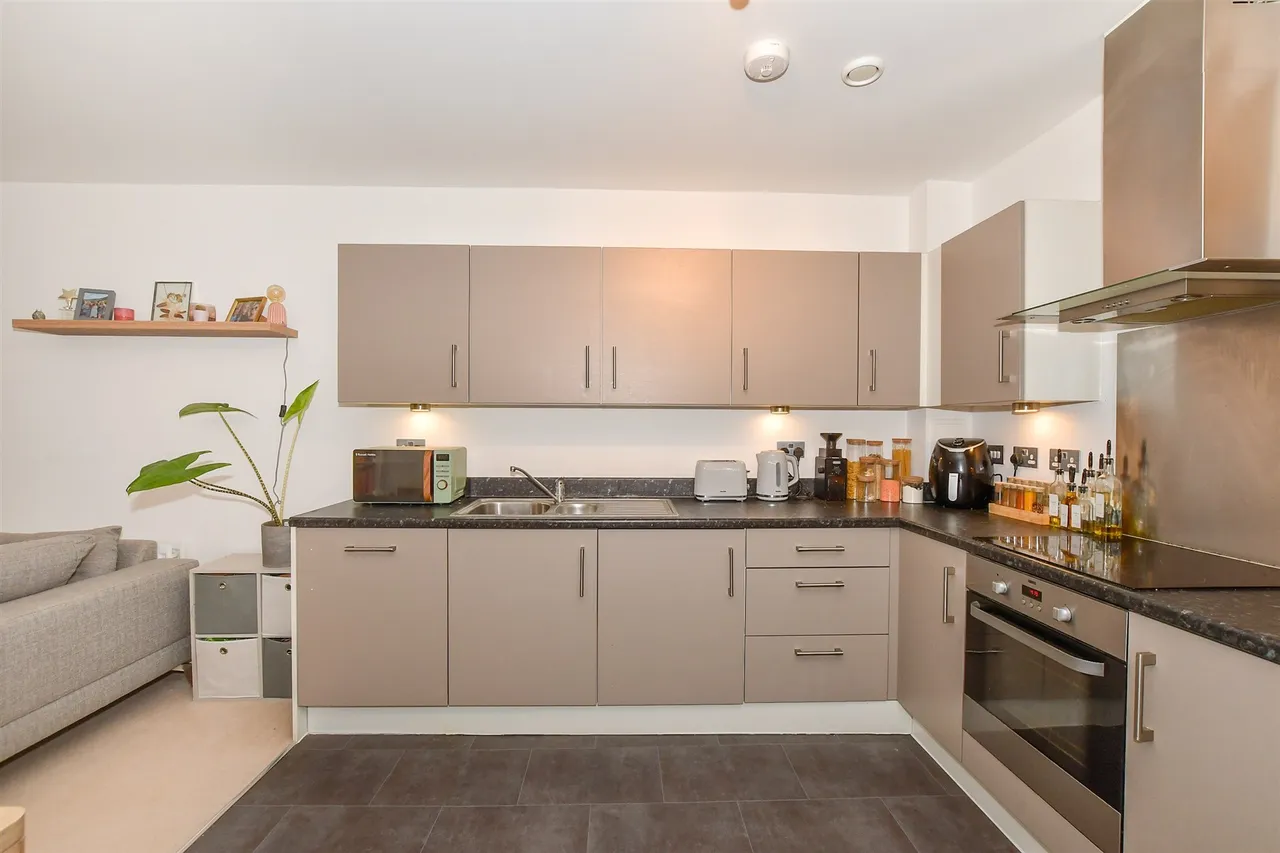 Sovereign Way, Tonbridge, TN9, photo 6