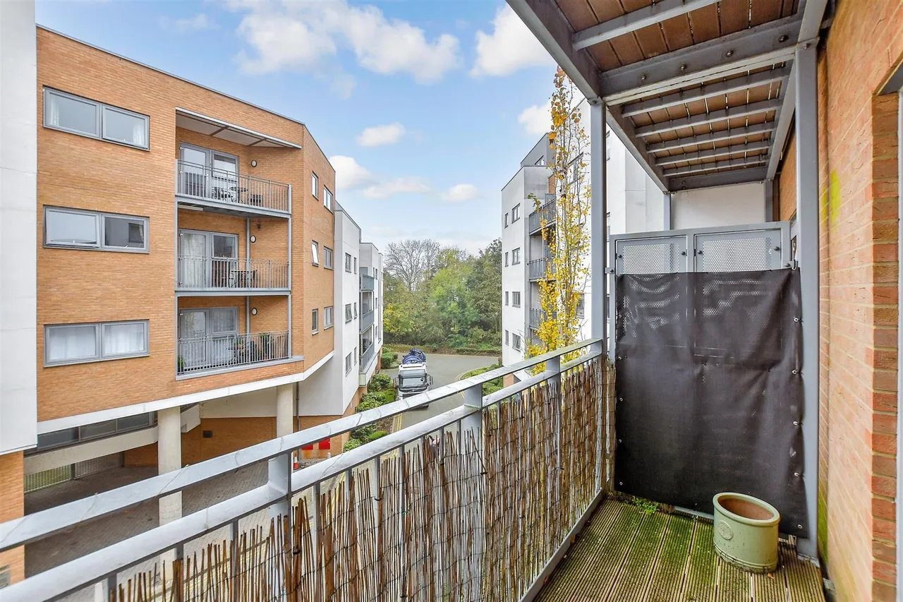 Sovereign Way, Tonbridge, TN9, photo 11