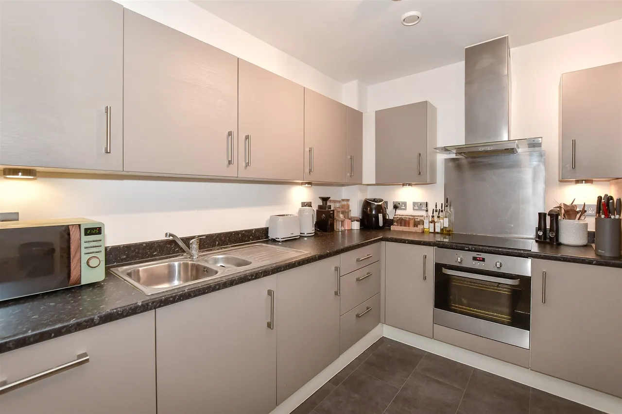 Sovereign Way, Tonbridge, TN9, photo 5