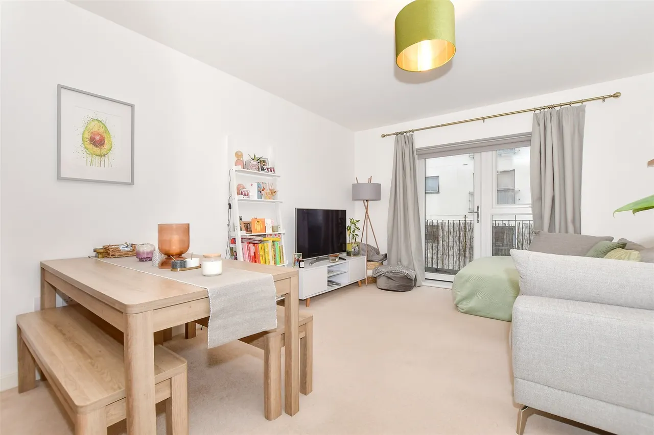 Sovereign Way, Tonbridge, TN9, photo 3