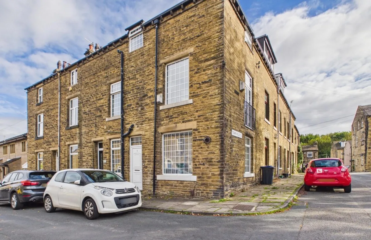 2 bed house for sale, Hollings Street, Bingley, BD16