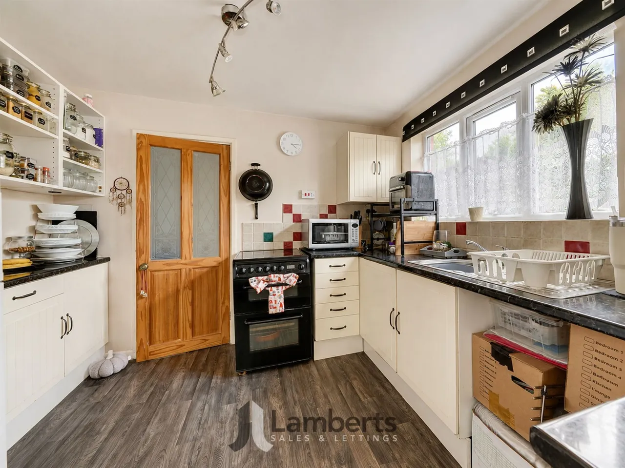 26 Allendale Crescent, Studley, photo 4