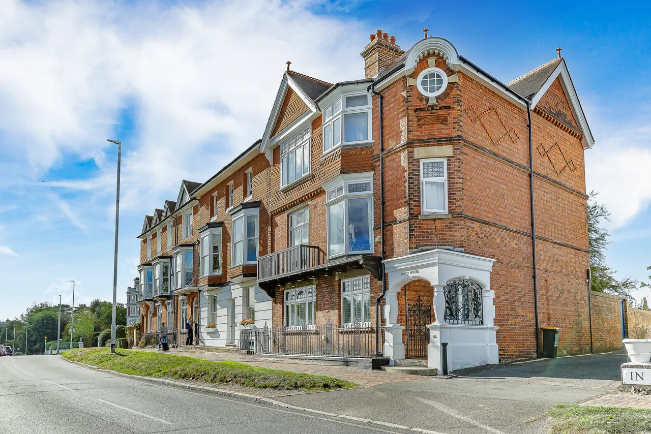2 bed flat for sale, Mount Ephraim, Tunbridge Wells, TN4