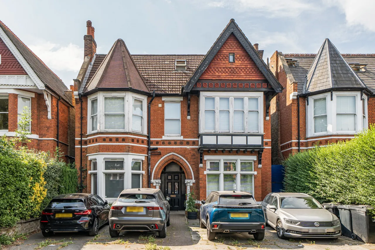 2 bed flat for sale, Gordon Road, Ealing, W5