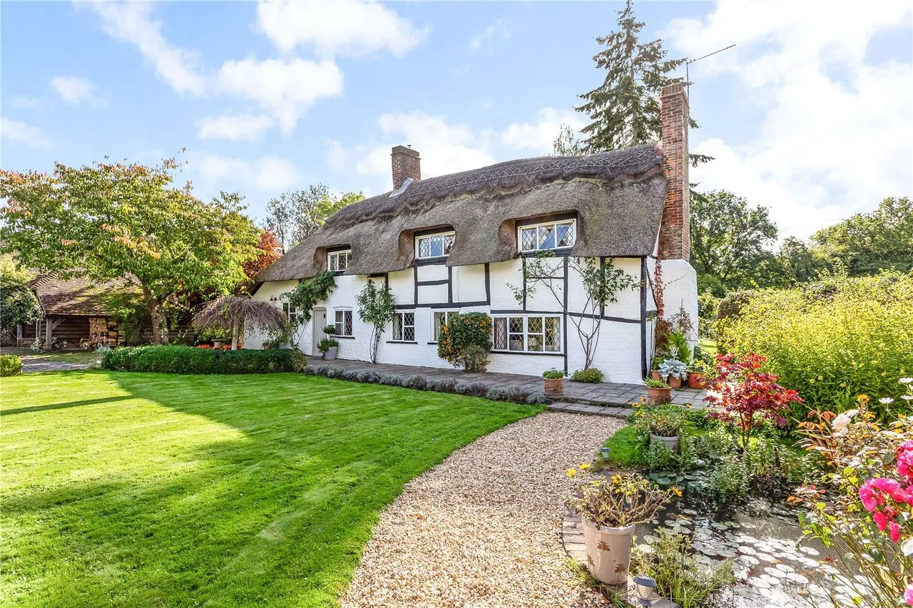 6 bed house for sale — Greenhurst Lane, Thakeham, Pulborough, RH20 3HA