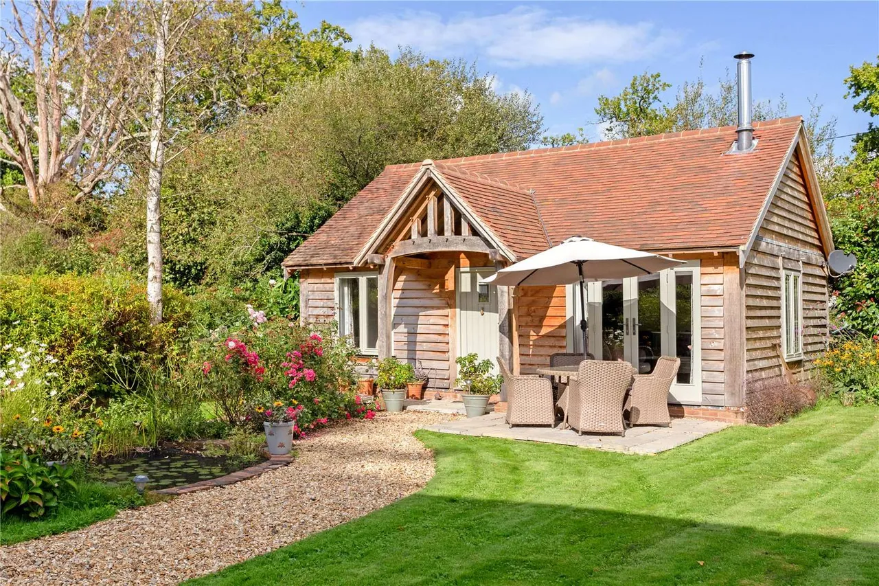 Greenhurst Lane, Thakeham, Pulborough, RH20 3HA, photo 2