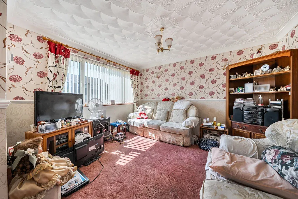 Eden Walk, Bletchley, Milton Keynes, Buckinghamshire, MK3 7BZ, photo 3
