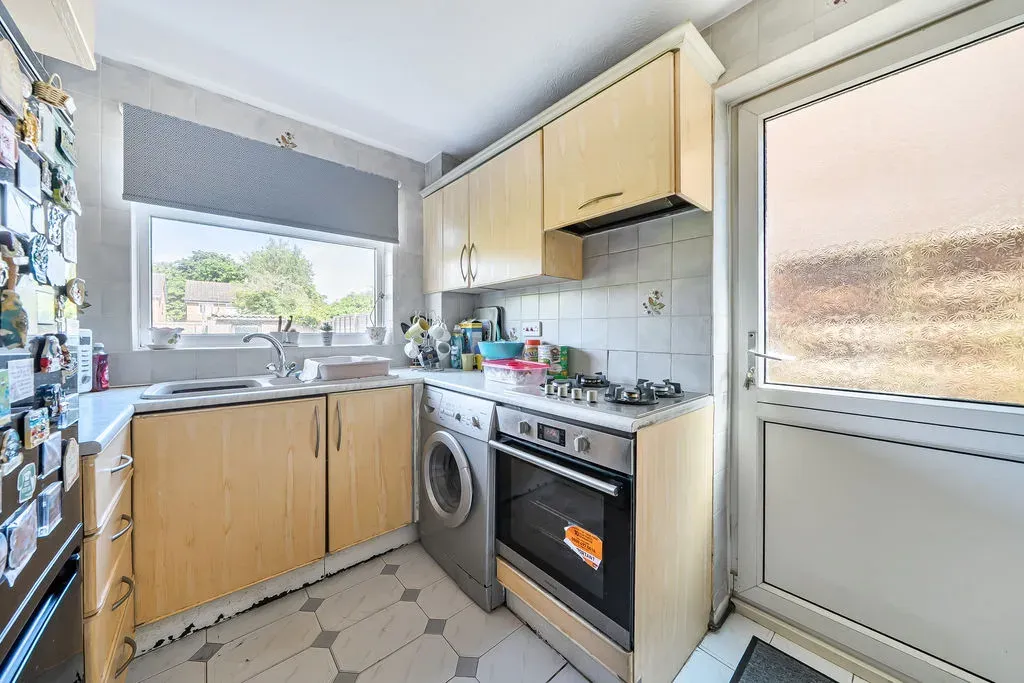 Eden Walk, Bletchley, Milton Keynes, Buckinghamshire, MK3 7BZ, photo 2