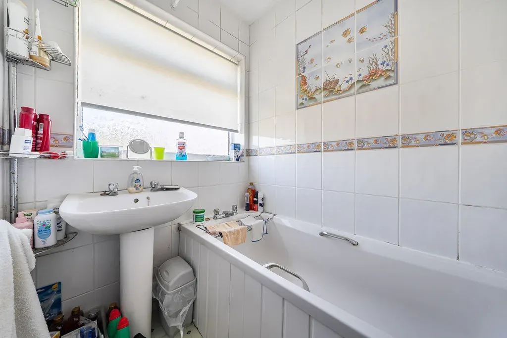 Eden Walk, Bletchley, Milton Keynes, Buckinghamshire, MK3 7BZ, photo 11
