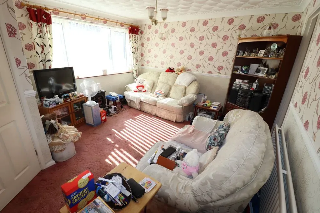 Eden Walk, Bletchley, Milton Keynes, Buckinghamshire, MK3 7BZ, photo 4