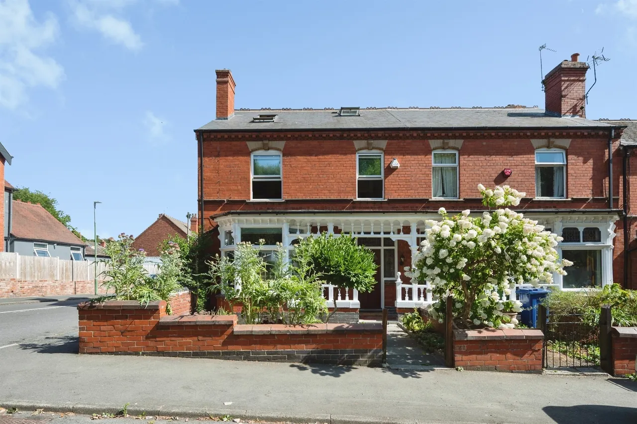 4 bed house for sale — Selborne Road, Dudley