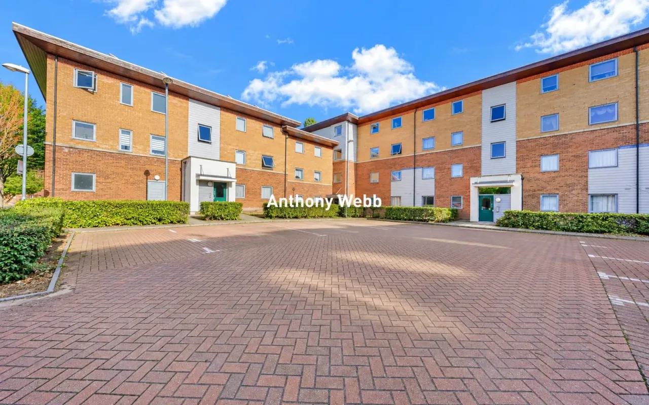 2 bed flat for sale — Millicent Grove, Palmers Green, N13