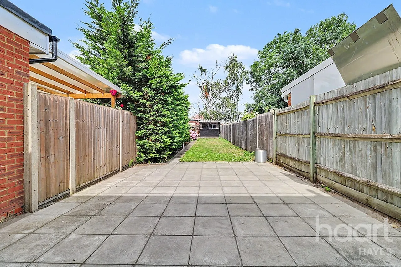 Lansbury Drive, Hayes, UB4, photo 10