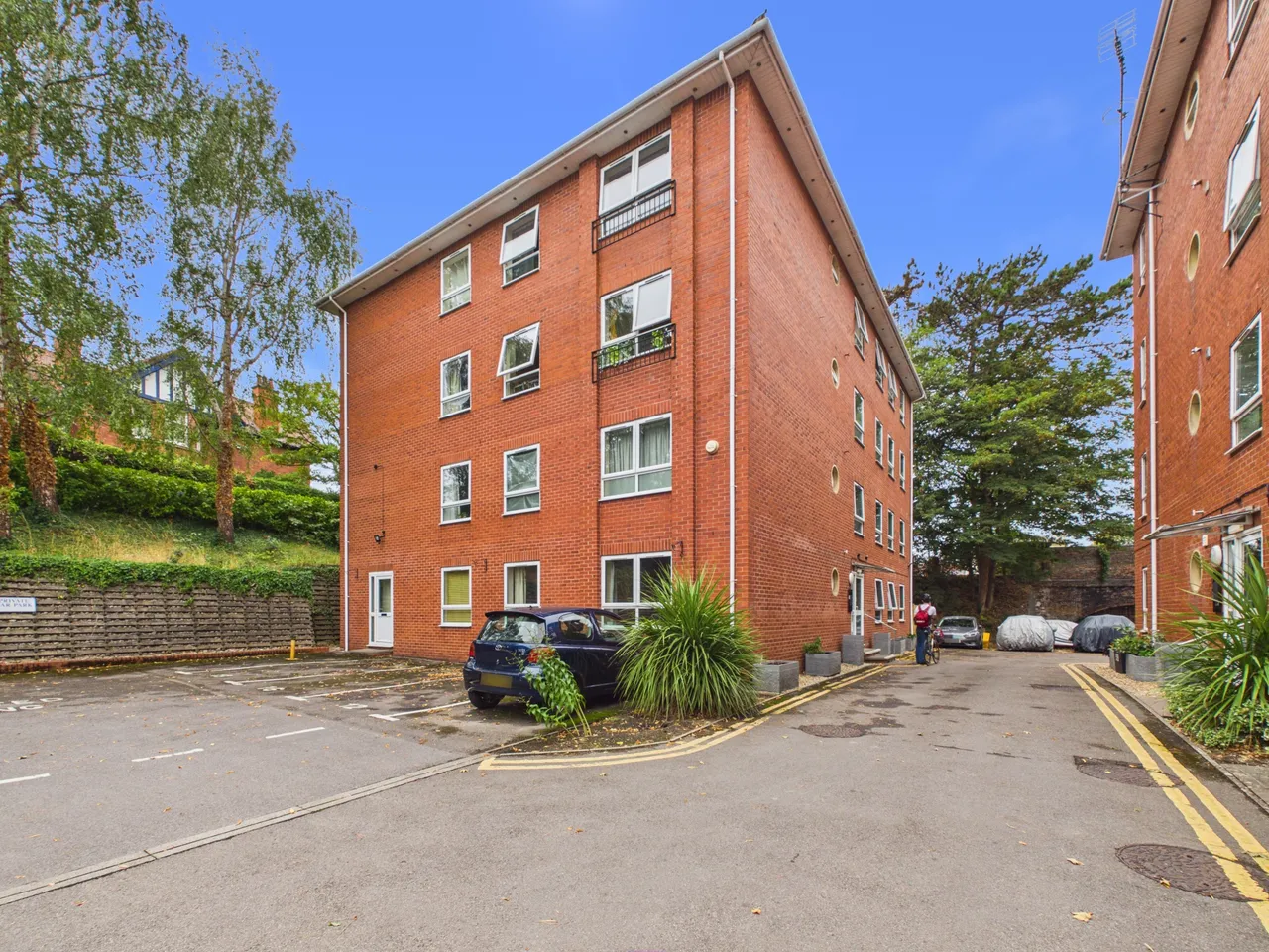 2 bed flat for sale — Leckhampton Place Old Station Drive, Cheltenham, GL53 0DD
