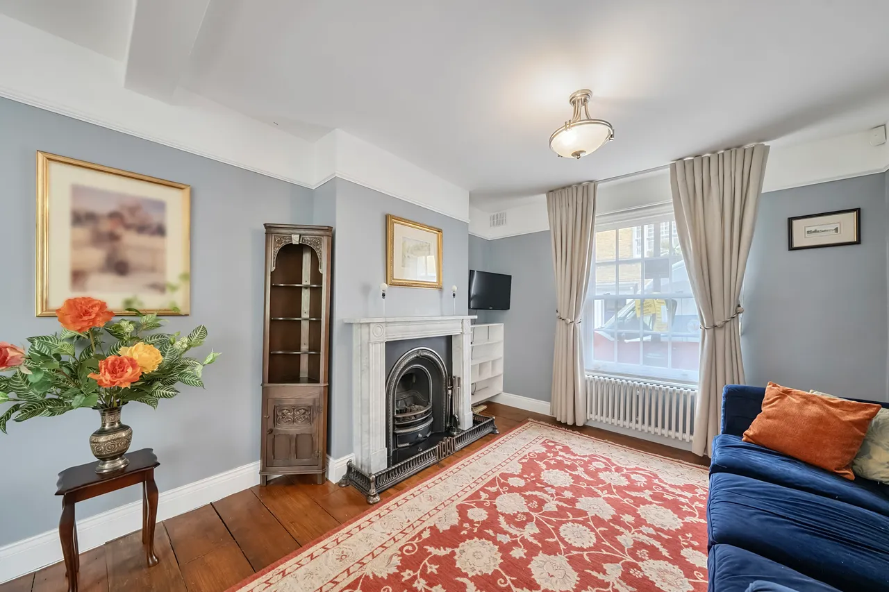 3 bed house for sale — 14 Maunsel Street, London