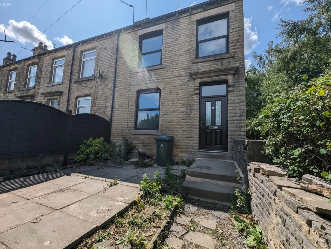 2 bed house to rent — Leeds Road, Bradley