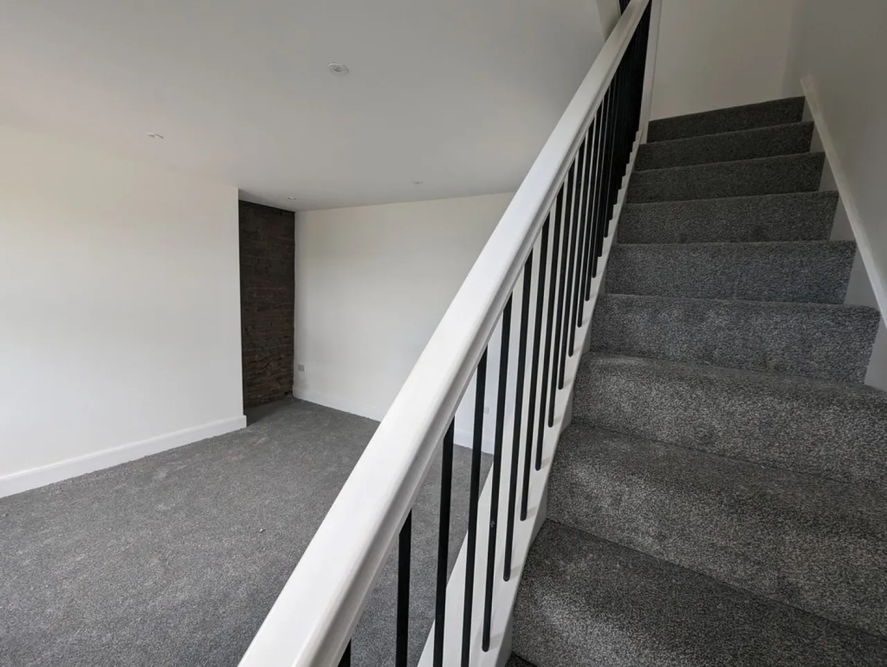 Leeds Road, Bradley, photo 4