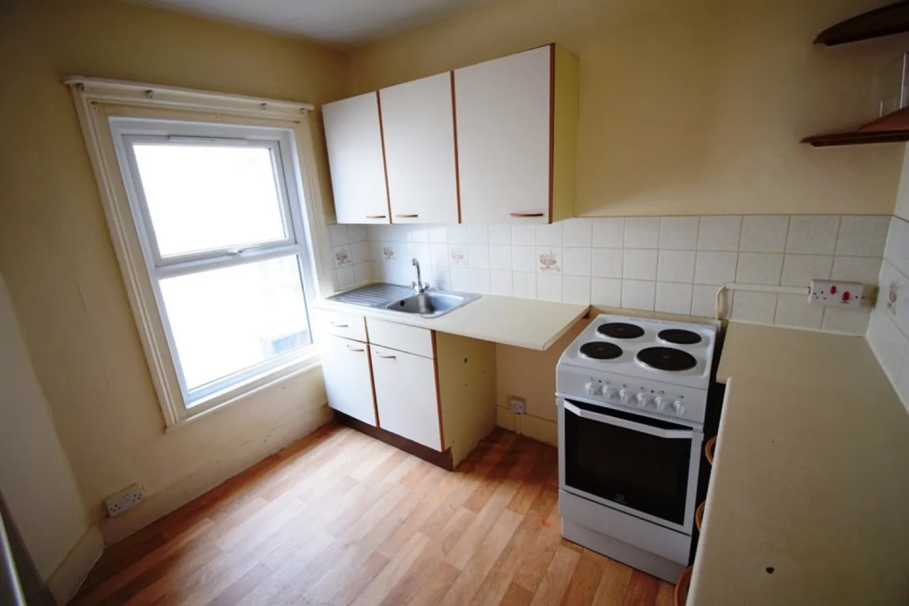 First Floor Flat, Chaucer Road, photo 7